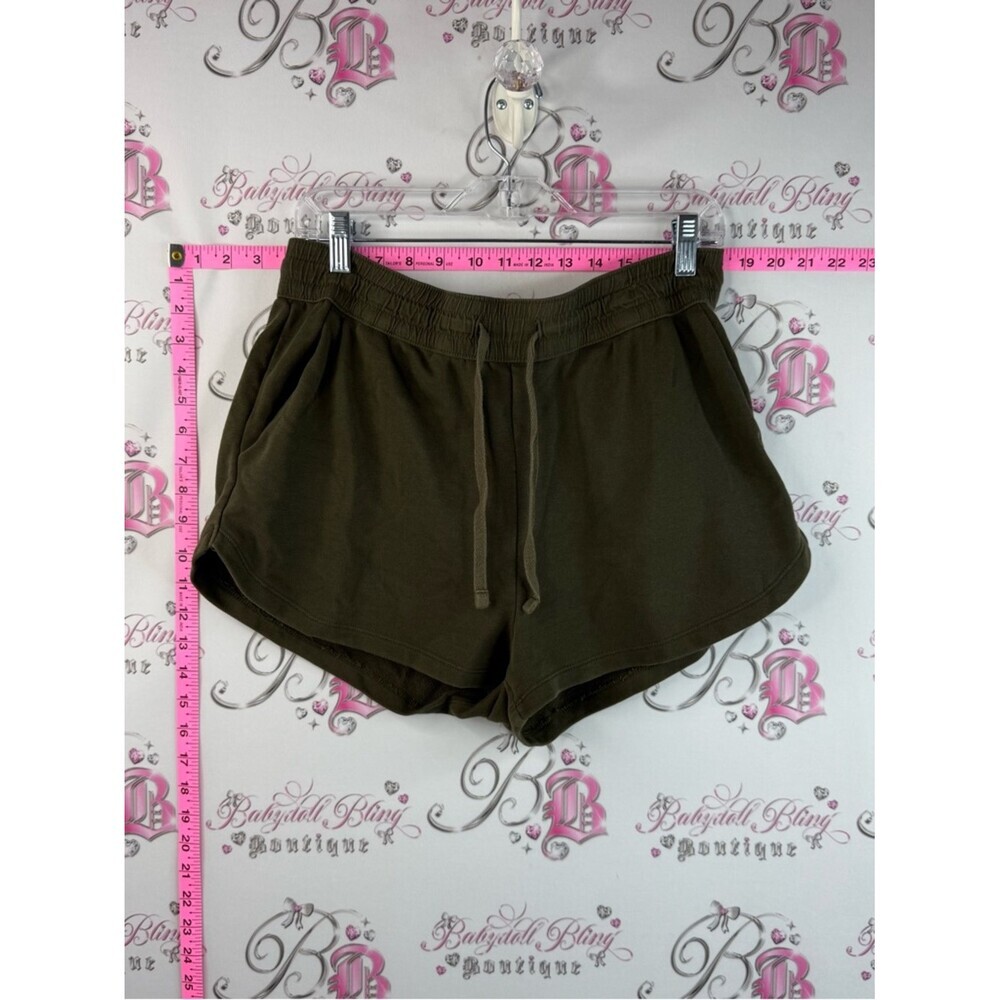 Asics Athletic Drawstring Shorts Comfortable fit with a calm Olive Green